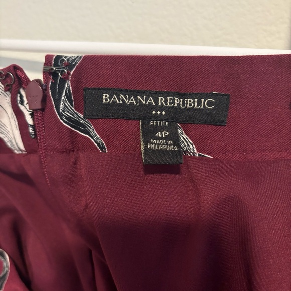 Banana Republic Floral Short A-Line Pleated Mini Skirt Size 4P - Picture 4 of 5